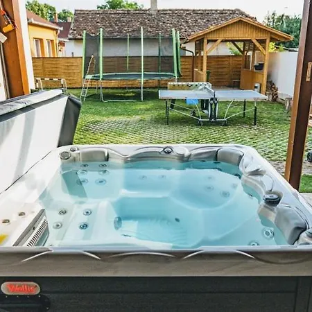 Amigo Vendeghaz Villa